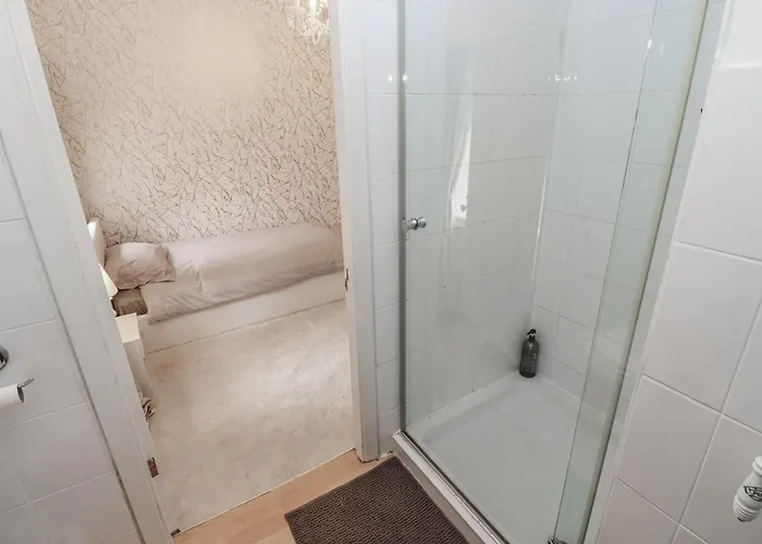 Cold Spring House * בראדפורד