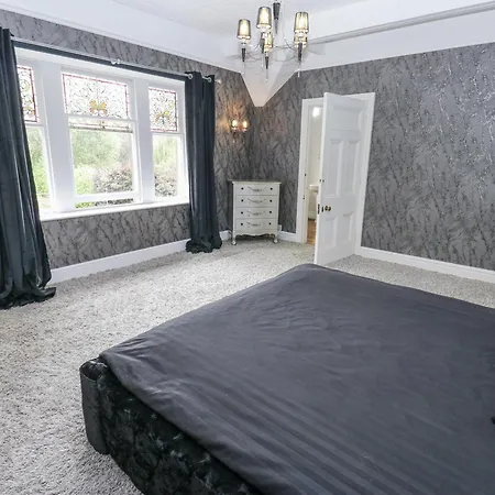 Cold Spring House * Bradford (West Yorkshire)